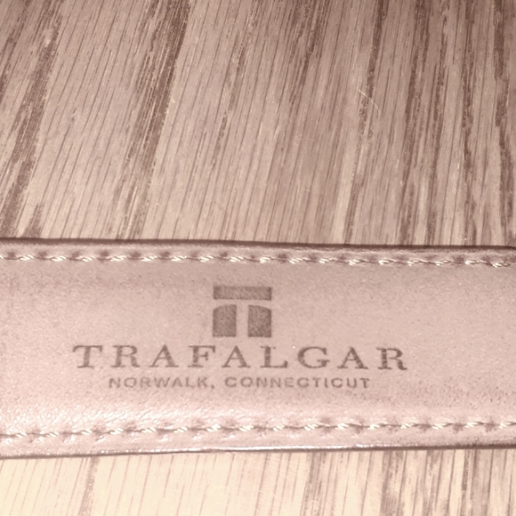 Trafalgar Men's Black leather belt. EUC' Sz.40. Bonus Leyva brown leather belt. - Picture 3 of 7